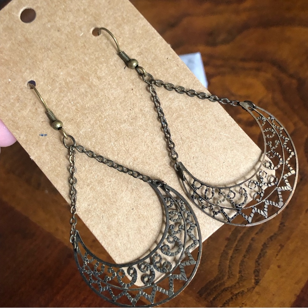 Vintage delicate filigree brass tone dangle earrings